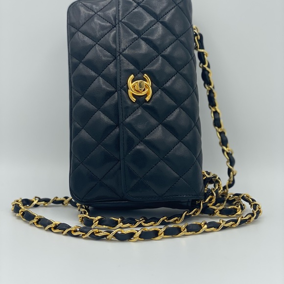 VINTAGE CHANEL MINI 24k gold hardware - Picture 2 of 10